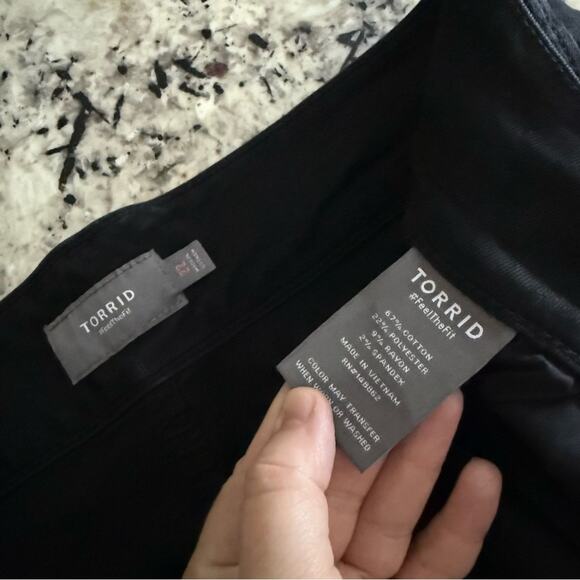 Torrid Black Bermuda Jegging Super Soft High-Rise Short 22 14099019 - Picture 13 of 15